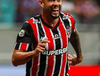 Vitória abre conversas com o São Paulo para contratar Wellington Rato