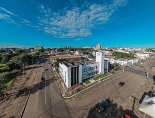 Prefeito Léo sanciona lei que reduz número de secretarias e extingue agências municipais em Porto Velho