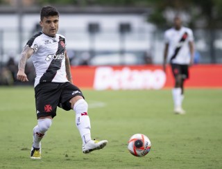 Victor Luís cita comprometimento e diz estar "aprendendo muito" com jovens do Vasco