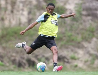 Cadê o Jeffinho? Entenda por que atacante de R$ 34 milhões desfalcou Botafogo na estreia do Carioca