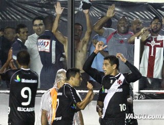 Golaço de Diego Souza e festa da torcida: como foi a vitória do Vasco que impressionou Carille em 2012