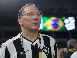 Textor tem reunião com jogadores, e Botafogo espera reapresentação normalmente