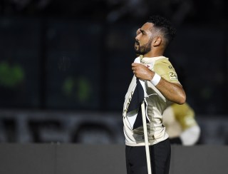 Vasco negocia extensão do contrato de Payet até o fim deste ano