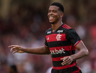 Fora dos planos? Entenda o que o Flamengo pensa sobre Carlinhos e Pablo