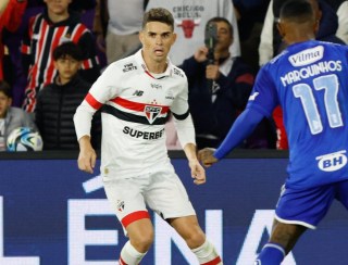 Oscar volta a defender o São Paulo após 5.526 dias, mostra preferências e deixa dupla ansiosa