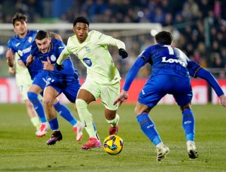 Lateral do Barcelona diz que sofreu insultos racistas da torcida do Getafe