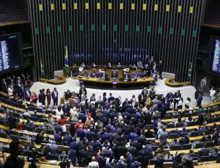 Candidatos à presidencia da Câmara discursam em plenário