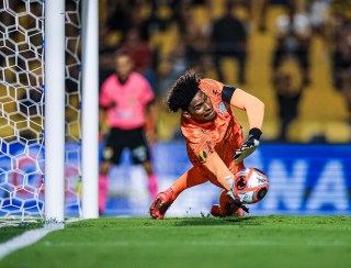 Hugo Souza aumenta lista de pênaltis defendidos pelo Corinthians: "Muito à vontade"