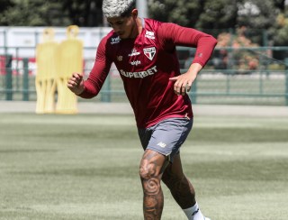 Vídeos, finalização e simulação de jogo: São Paulo tem sábado de treino para o clássico