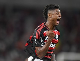 Bruno Henrique marca contra o Vasco e chega a 100 gols pelo Flamengo