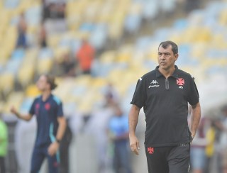 Após eliminação no Carioca, Carille avalia futebol do Vasco: "Está muito longe do que eu espero"