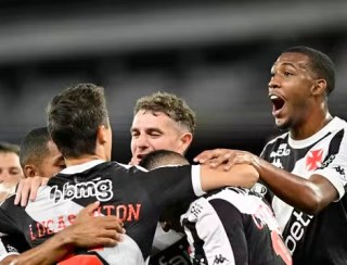 Com golaço de Coutinho, Vasco domina o Nova Iguaçu e avança à 3ª fase da Copa do Brasil