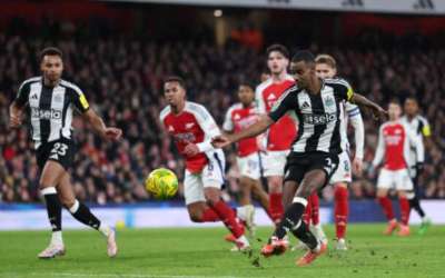 Newcastle vence o Arsenal, fora de casa, pelo primeiro jogo da semifinal da Copa da Liga Inglesa