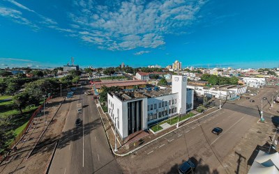 Prefeito Léo sanciona lei que reduz número de secretarias e extingue agências municipais em Porto Velho