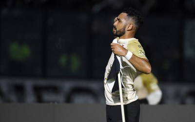 Vasco negocia extensão do contrato de Payet até o fim deste ano