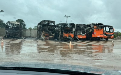 Ônibus de empresa de Roraima são queimados em onda de ataques em Rondônia; dono estima prejuízo de R$ 5 milhões