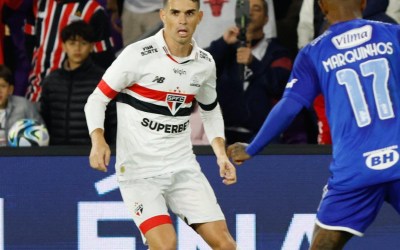 Oscar volta a defender o São Paulo após 5.526 dias, mostra preferências e deixa dupla ansiosa