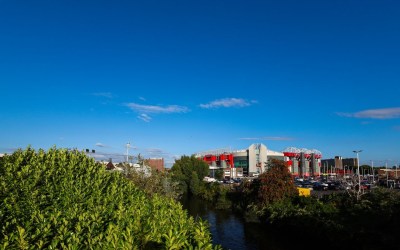 Estudo aponta que maioria da torcida do United quer novo estádio em vez de reforma do Old Trafford