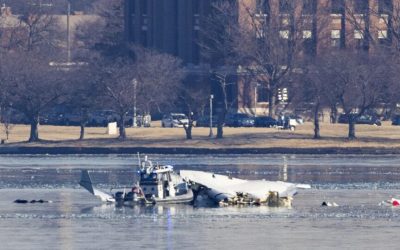 Relatório aponta equipe insuficiente na torre de controle durante acidente aéreo em Washington