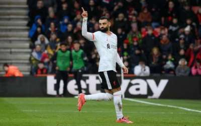 Com dois gols de Salah, Liverpool vence Bournemouth e segue na liderança da Premier League