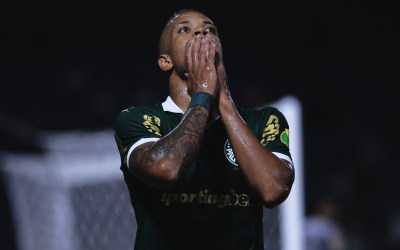 Caio Paulista "some" de testes de Abel e tem futuro indefinido no Palmeiras