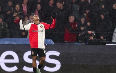 Igor Paixão marca, e Feyenoord sai na frente do Milan nos playoffs