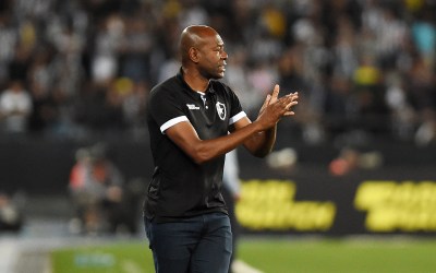 Botafogo anuncia volta de Caçapa para comandar equipe no lugar de Carlos Leiria