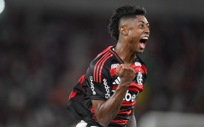 Bruno Henrique marca contra o Vasco e chega a 100 gols pelo Flamengo