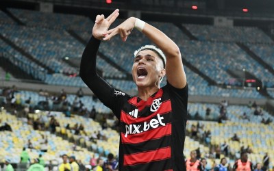 Atuações: Luiz Araújo sai do banco, faz golaço e garante vitória do Flamengo; dê suas notas