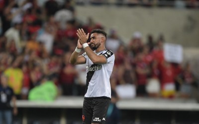 Conversas para renovar esfriam, e Payet caminha para seus últimos meses no Vasco