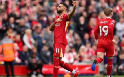 Liverpool vira sobre o Southampton e segue com larga vantagem na liderança